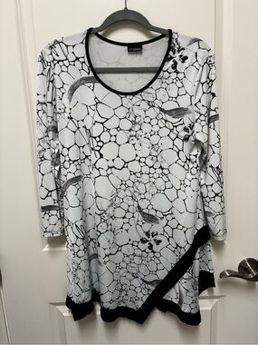 Fashion Caribe Black & White Abstract Bubble Print Flowy Tunic w/Blk trim S/M